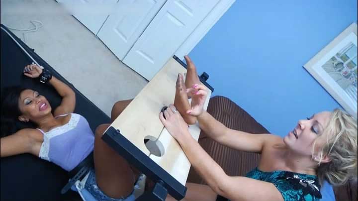 tk天堂欧美挠脚心娱乐视频【K1440】